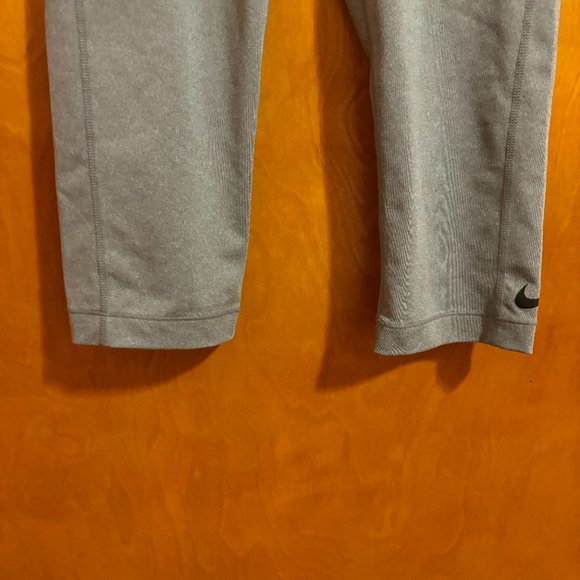 Nike Pro Dri-Fit Ladies’ Capri‎ Leggings - Size S - Picture 5 of 11